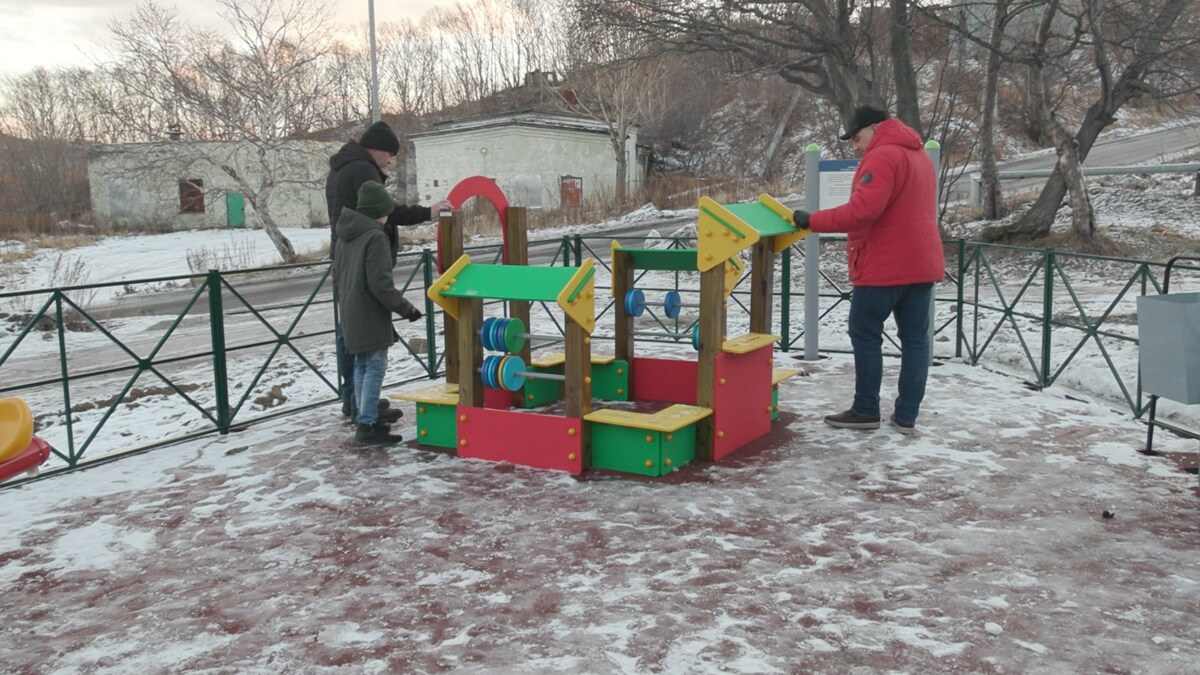 «Народные ревизоры» проверили новые детские площадки в южной части столицы Камчатки