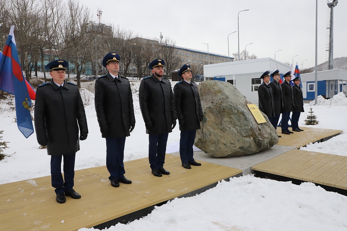 Памятный знак в честь 300-летия образования прокуратуры России открыли в столице Камчатки